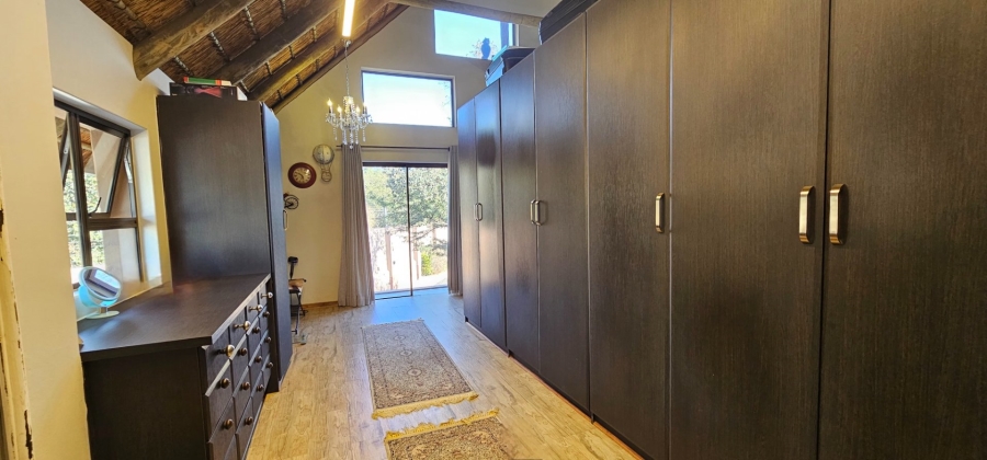 6 Bedroom Property for Sale in Hartbeesfontein North West